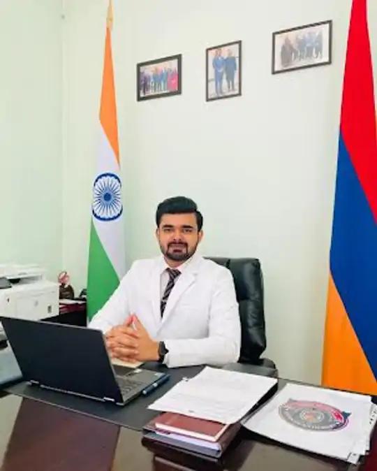 વિદેશમાં ડંકો : મહેસાણાના નાના એવા ગામનો યુવાન સૌથી નાની વયે બન્યો આર્મિનિયન-રશિયન ઈન્ટરનેશનલ યુનિ.નો VC, PM મોદીના દુભાષિયા તરીકે પણ કર્યું છે કામ