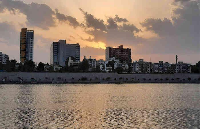અમદાવાદીઓ ચેતી જજો: સાબરમતી નદી, કાંકરિયા અને ચંડોળા તળાવમાંથી કોરોના વાઈરસ મળ્યા