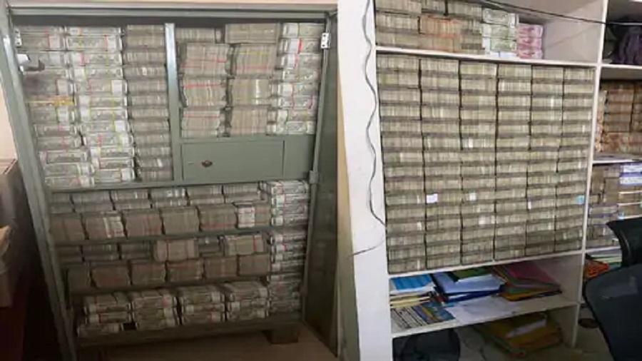 IT દરોડા : ગણી લો આ છે રોકડા 142 કરોડ, હૈદરાબાદની ફાર્મા કંપની હેટેરો પર આઇટીના દરોડા, બંડલોથી ખીચોખીચ ભરેલી તિજોરીઓ મળી