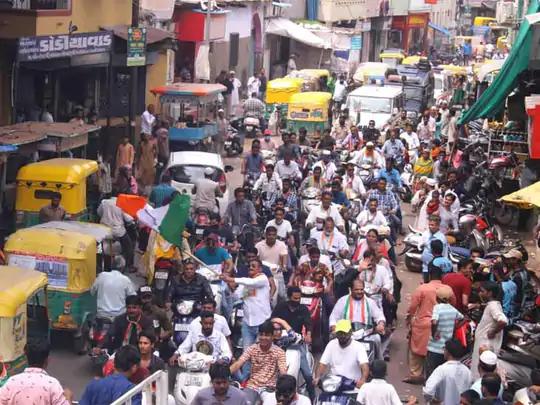 કોવિડ ન્યાય યાત્રા:અમદાવાદમાં કાલુપુર-દરિયાપુરમાં કોંગ્રેસે કોવિડ ન્યાય યાત્રા યોજી, કોરોનામાં મોતને ભેટેલાના સ્વજનોને 4 લાખ આપવા માગ કરી