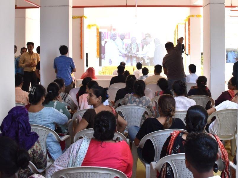અમદાવાદ ખાતેથી વડાપ્રધાન નરેન્દ્રભાઇ મોદીના હસ્તે સુરત મહાનગરપાલિકાના ૧૨૨ કરોડના નવનિર્મિત ૧૨૮૪ 'પીએમ આવાસોનું ઇ-લોકાર્પણ કરાયું