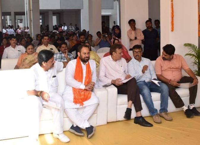 અમદાવાદ ખાતેથી વડાપ્રધાન નરેન્દ્રભાઇ મોદીના હસ્તે સુરત મહાનગરપાલિકાના ૧૨૨ કરોડના નવનિર્મિત ૧૨૮૪ 'પીએમ આવાસોનું ઇ-લોકાર્પણ કરાયું